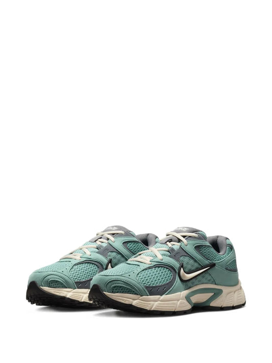 Nike V5 Rnr Mesh Low-Top — Green — Size US M 3.5 - US W 5 — Front View